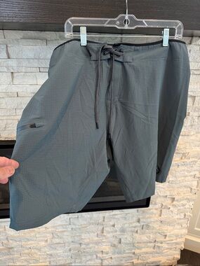 Laird brand men’s Lightweight Drawstring Shorts in Slate Gray size 38